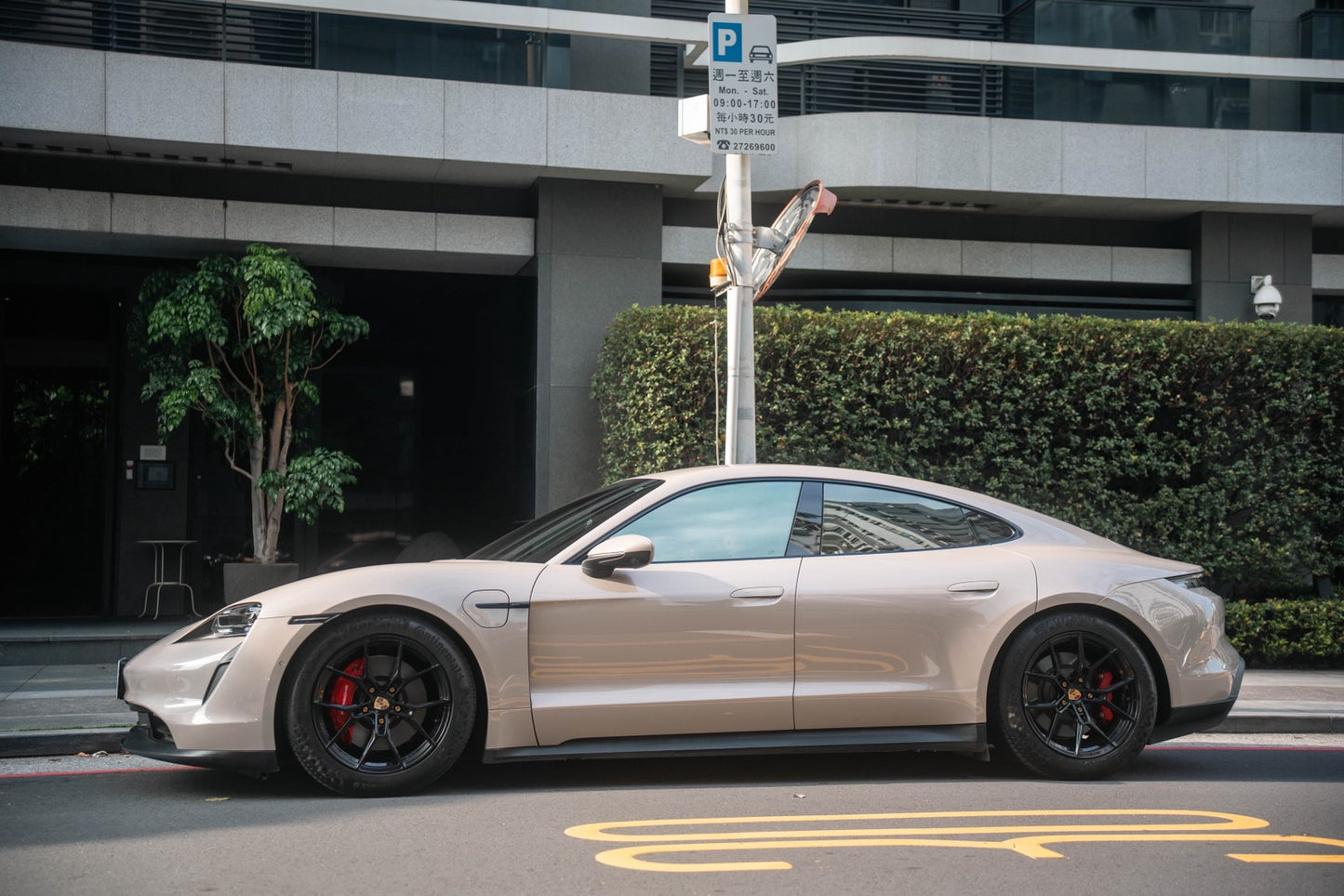 Silver-Arrow Series SA-13 | Porsche Taycan 4S