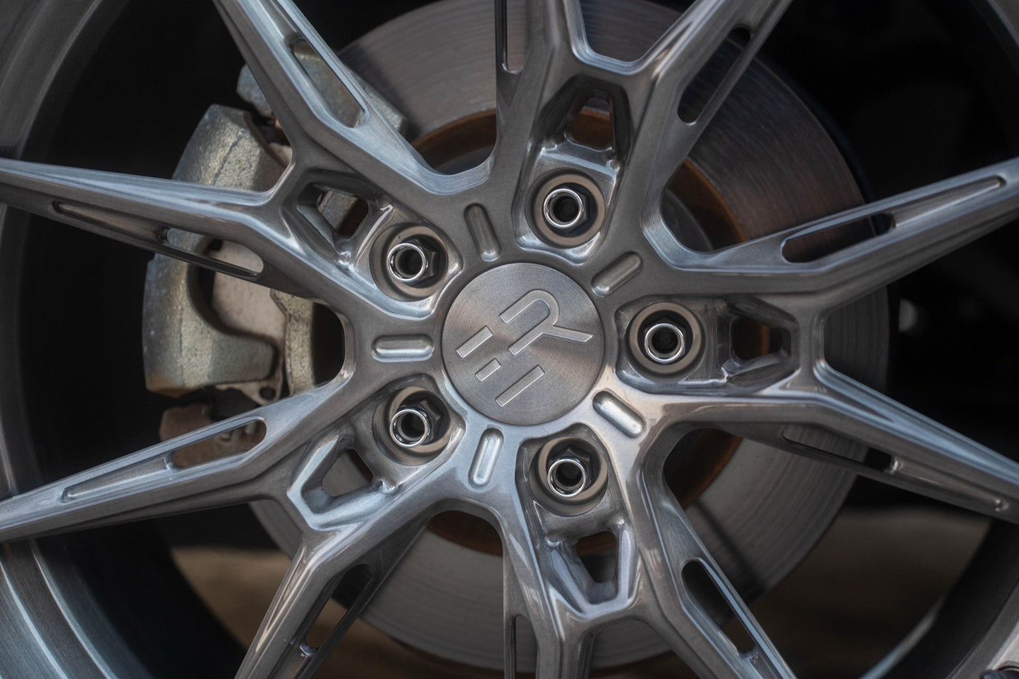 Silver-Arrow Series SA-01 | Toyota Prius PHEV